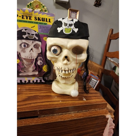 Vintage Fun‎ World Electronic Drop Eye Skeleton Pirate Decor Halloween. Works.